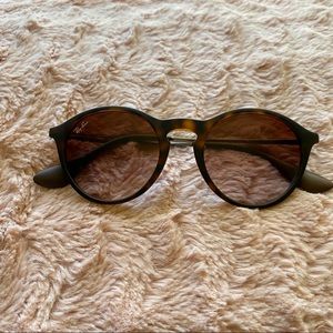 Ray Bans round, brown tortoise sunglasses!